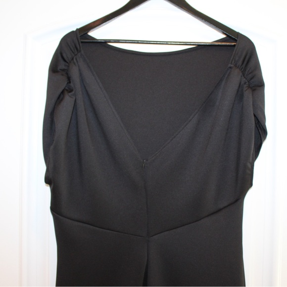 Black gown (women’s XL) - Picture 10 of 12